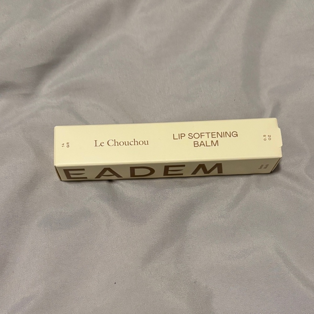 EADEM Le Chouchou Exfoliating + Softening Peptide Lip Balm - Butter Mochi - Picture 6 of 7